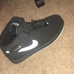 Black and white high top forces